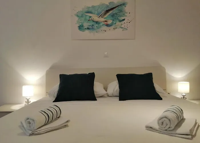 Room Mina